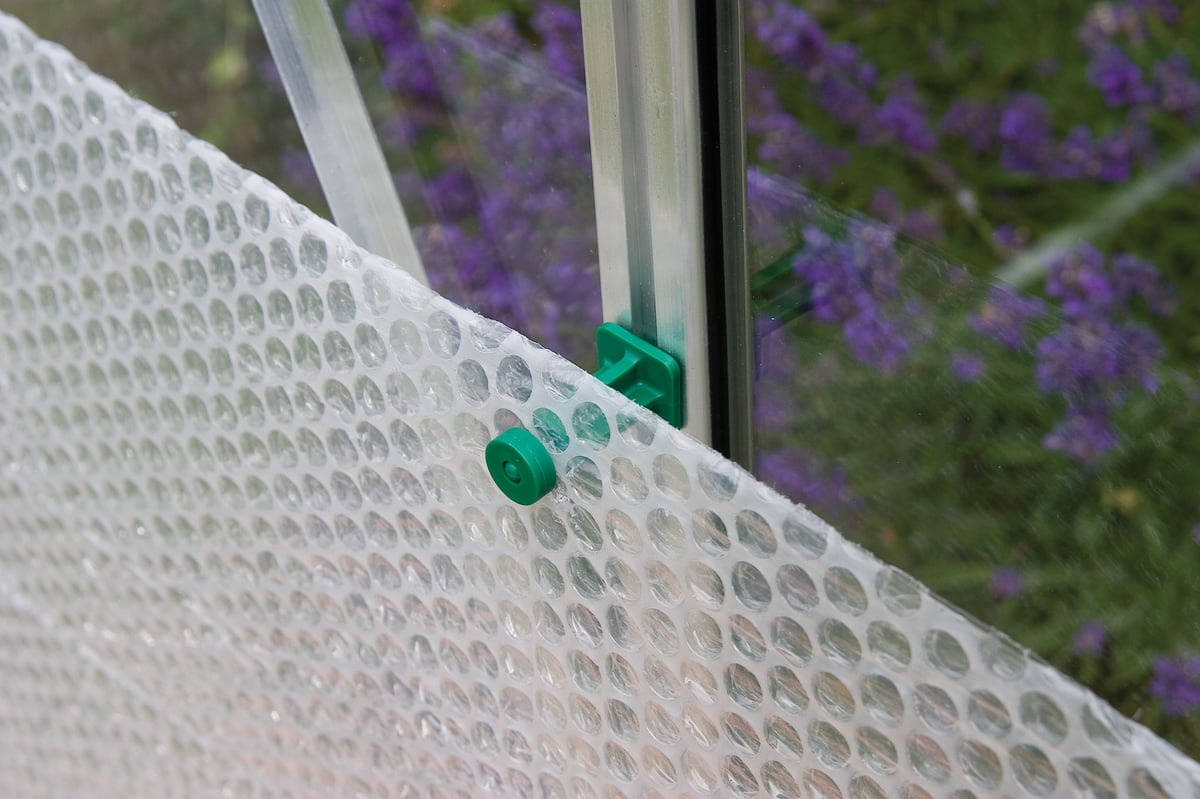 Elite bubble plastic greenhouse insulation with lining hooks for winter