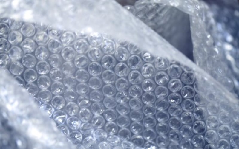Horticultural bubble wrap for greenhouse insulation
