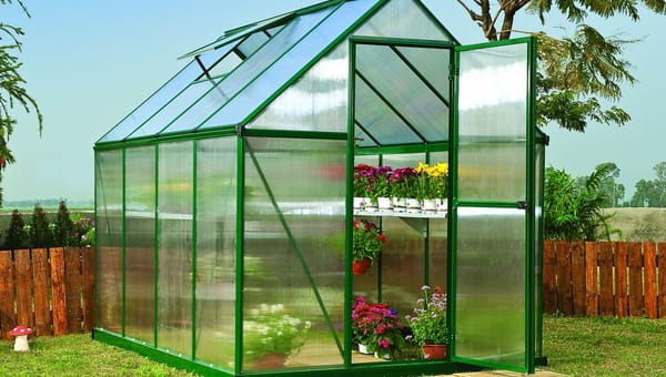 Twin-Wall vs Single-Wall Polycarbonate Greenhouse UK: Installer Comparison