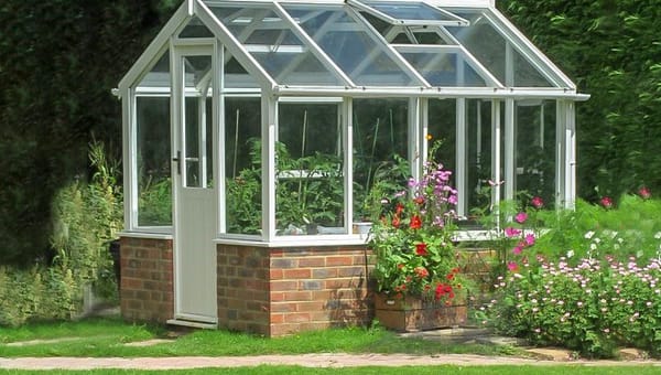10 Greenhouse Gardening Advantages