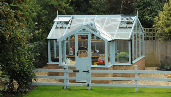 12 Helpful Pointers for Buying Greenhouses
